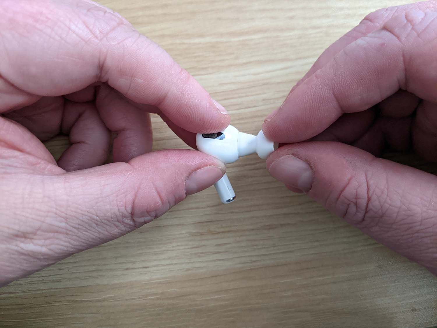 Käännä AirPod Pro -kärki.