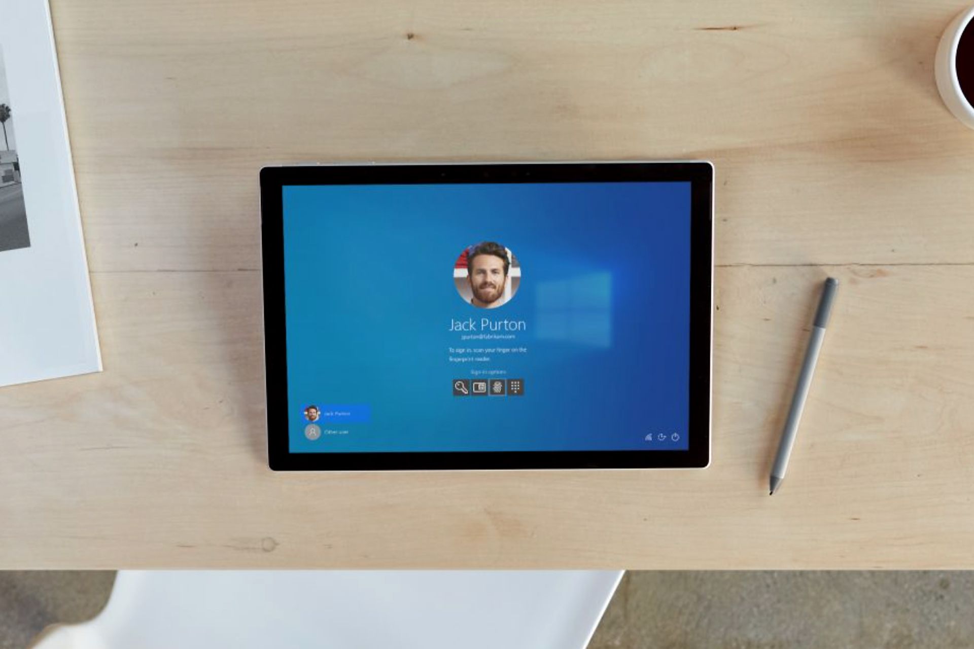 Kuva Windows-käyttäjän profiilikuvasta Surface Prossa.