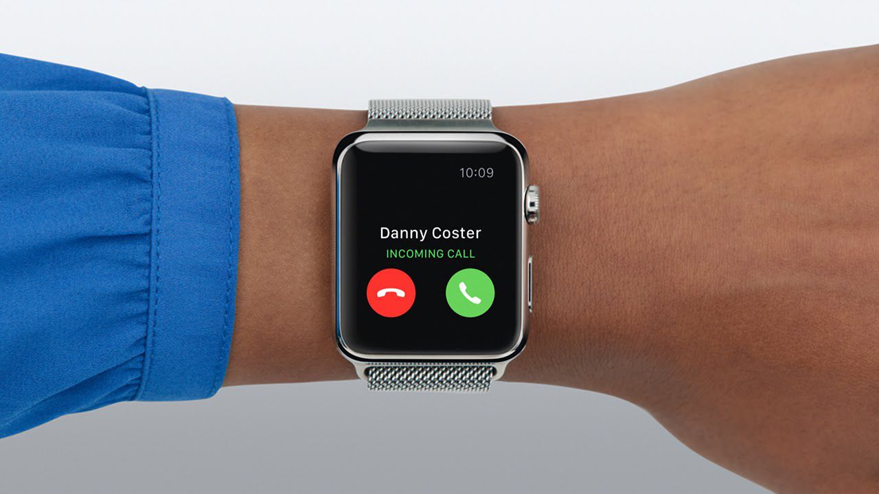 Apple Watch ranteessa vastaanottaa puhelun