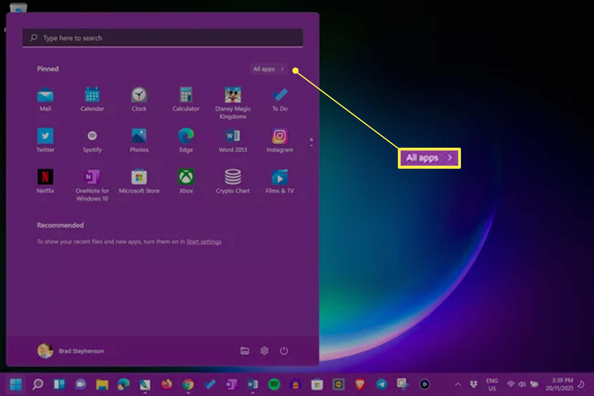 Windows 11 -työpöytä, jossa Käynnistä-valikko on avoinna Surface Pro 8:ssa ja kaikki sovellukset on korostettuna.
