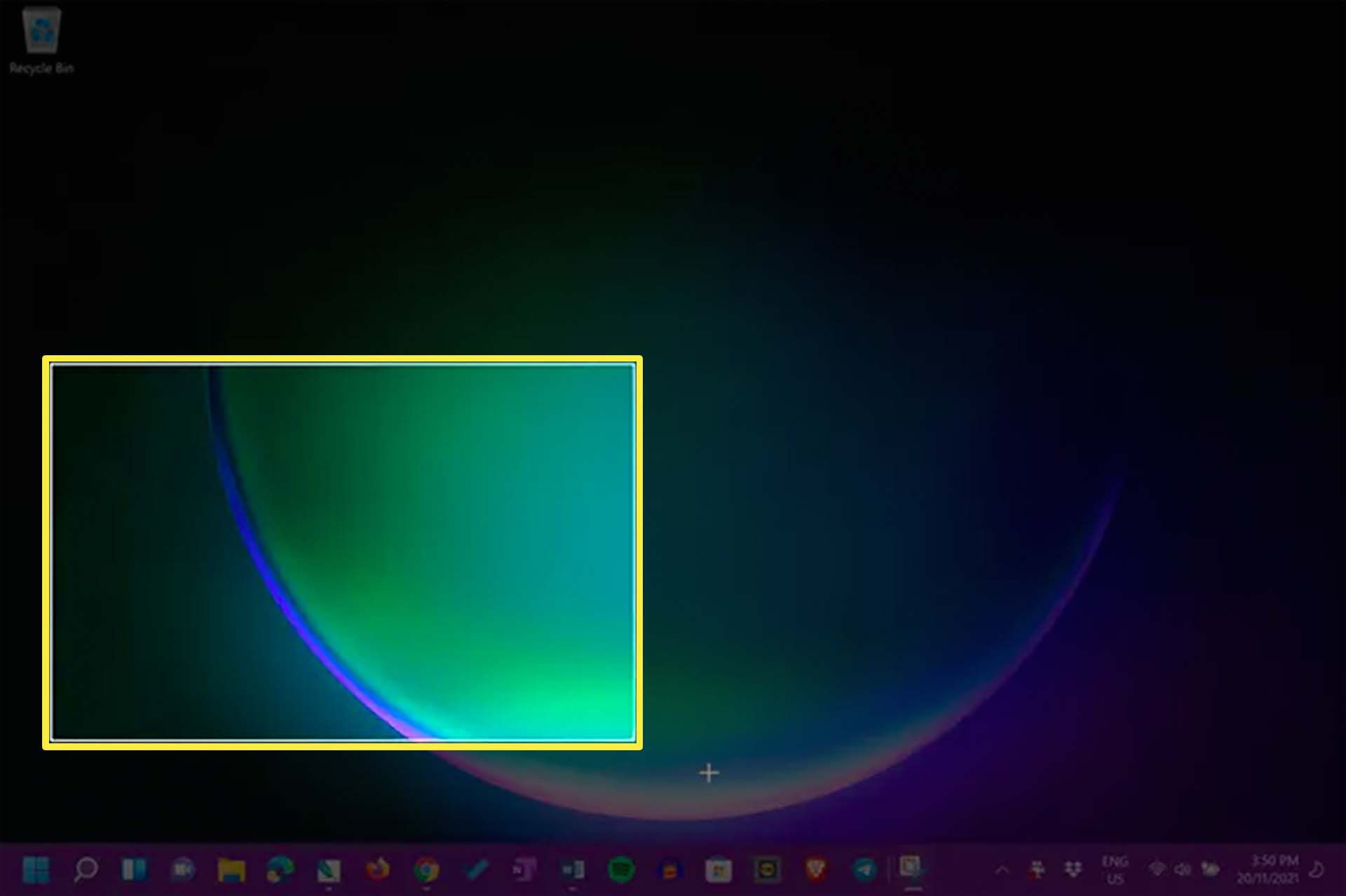 Windows 11 -työpöytä, jossa Snipping Tool on avoinna Surface Pro 8:ssa.