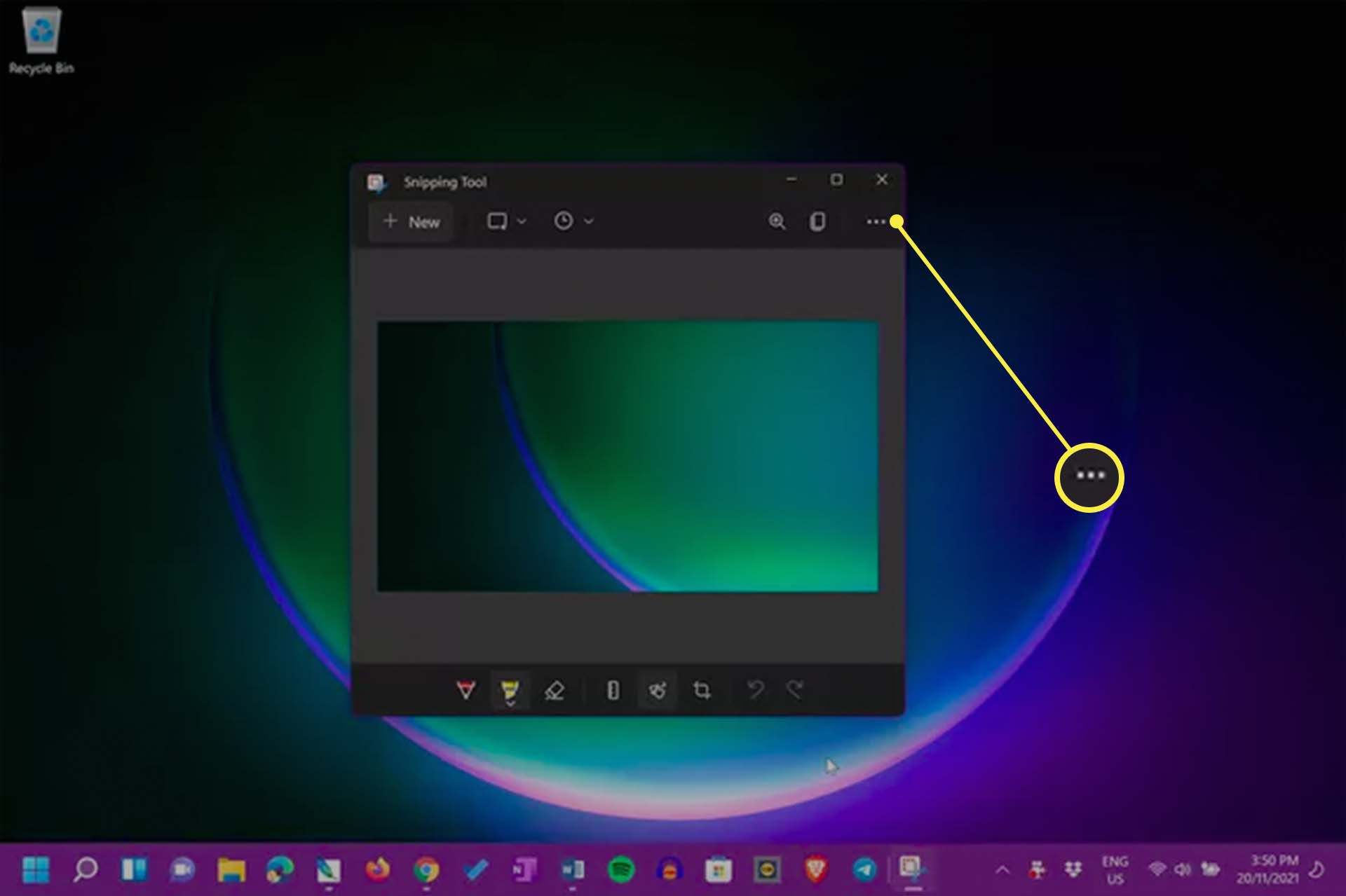 Windows 11 -työpöytä, jossa Snipping Tool on avoinna Surface Pro 8:ssa.