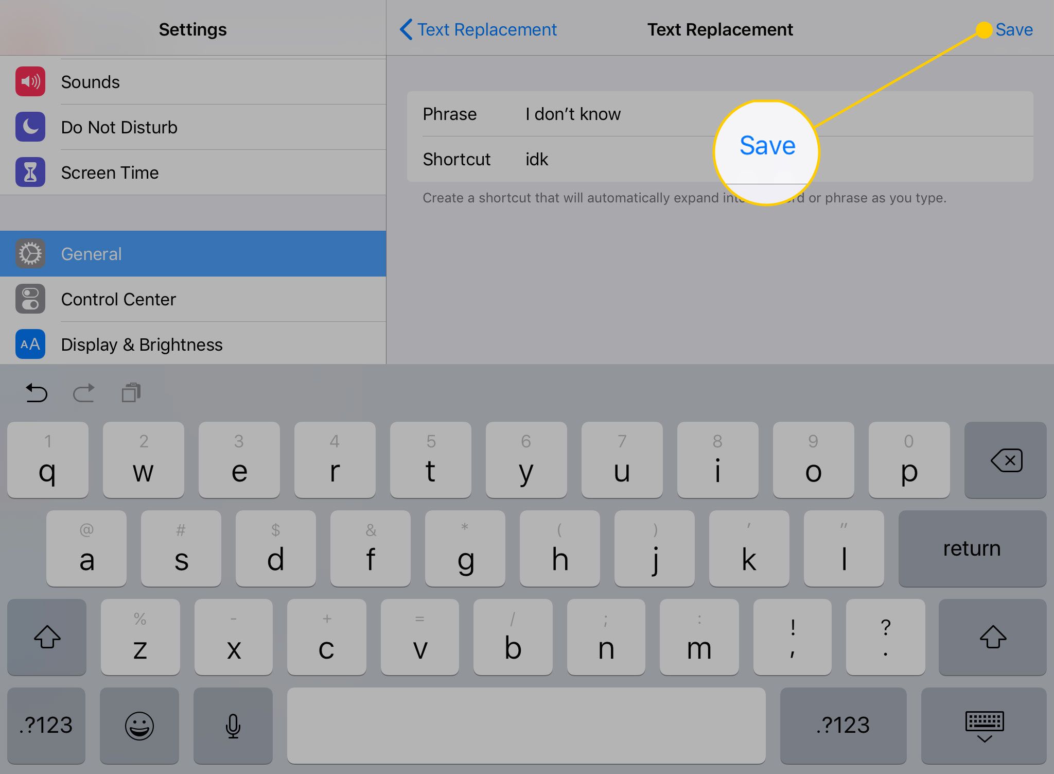 Tekstin korvausvalikko iPadissa, jossa Tallenna-painike on korostettuna