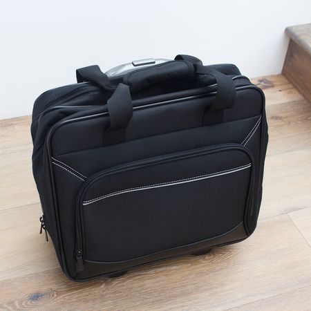 AmazonBasicsin rullaava kannettavan tietokoneen laukku