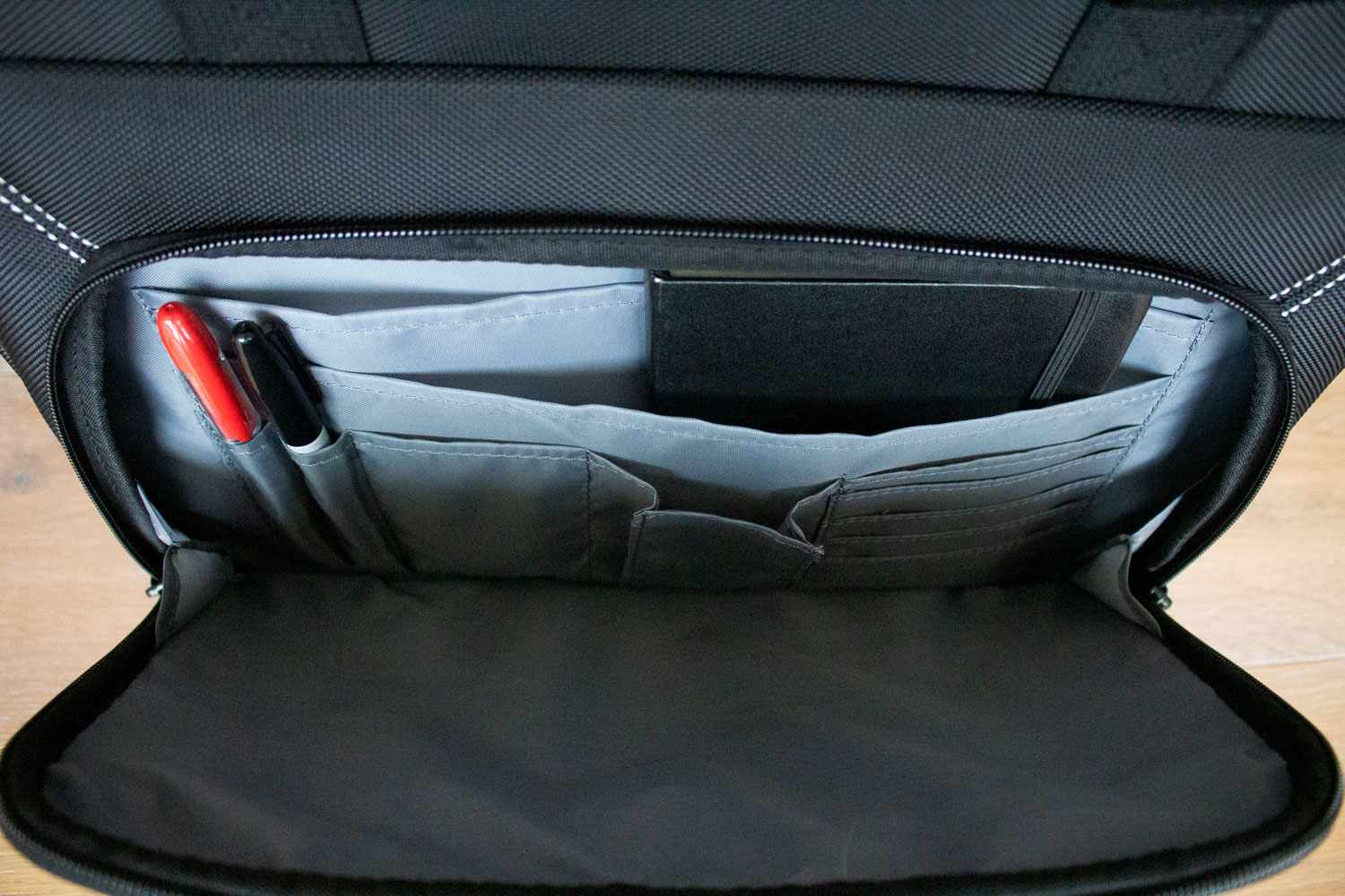 AmazonBasicsin rullaava kannettavan tietokoneen laukku