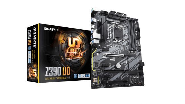 Tuotekuva Gigabyte Z390 UD -emolevystä ja -laatikosta