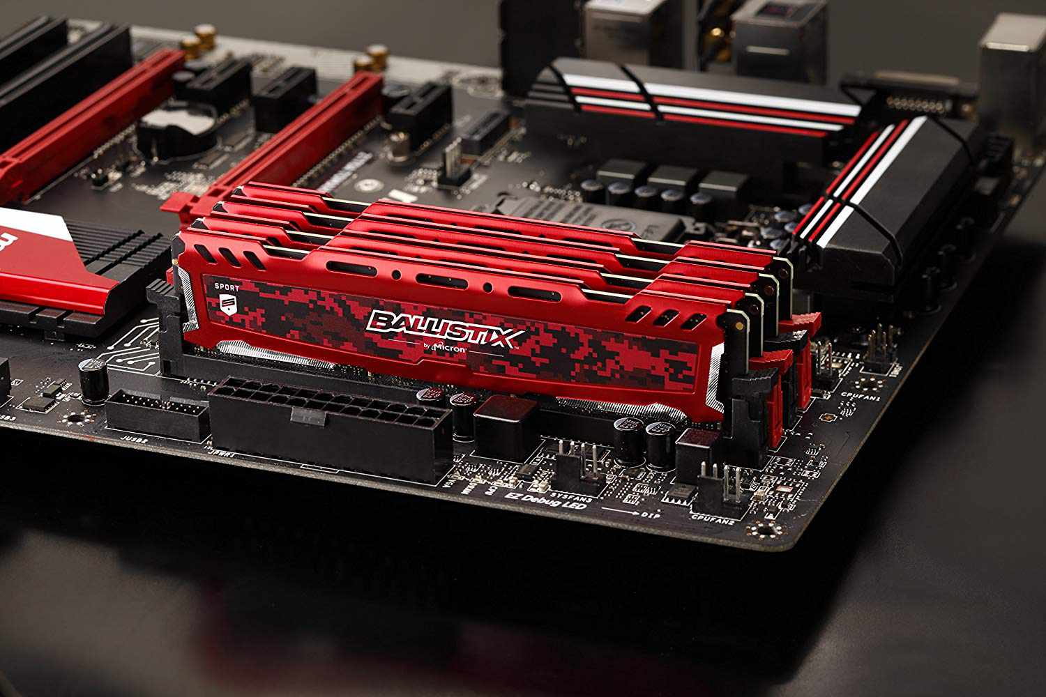 Crucial Ballistix Sport LT 2400MHz DDR4 DRAM hitsattu emolevyyn