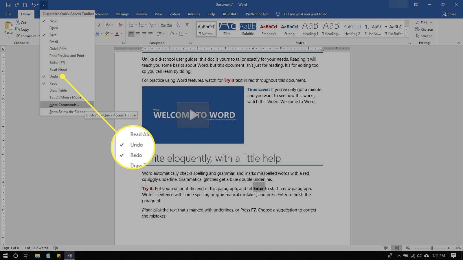 Microsoft Word, jossa on avattava valikko pikatyökalupalkin mukauttamiseen.