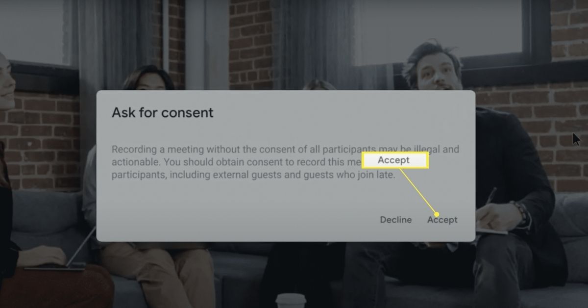 Hyväksy-painike, kun ponnahdusikkuna avautuu tallennuslupaa varten Google Meetissä.