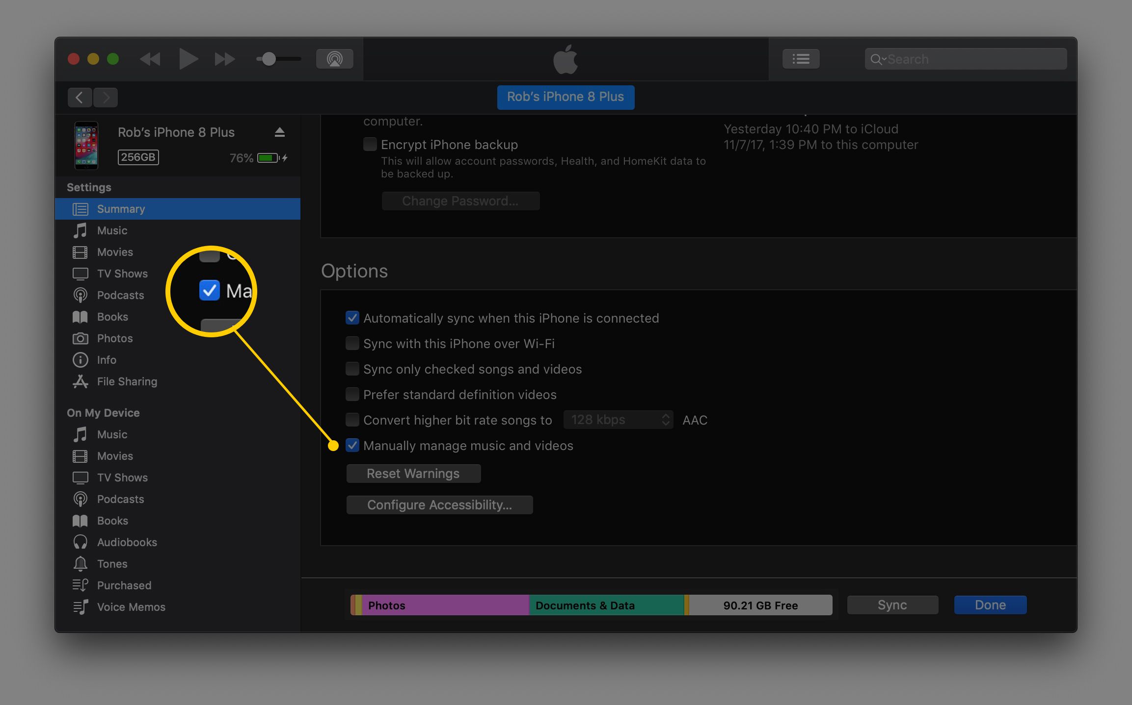 Hallitse musiikkia ja videoita manuaalisesti -valintaruutu macOS:n iTunesissa