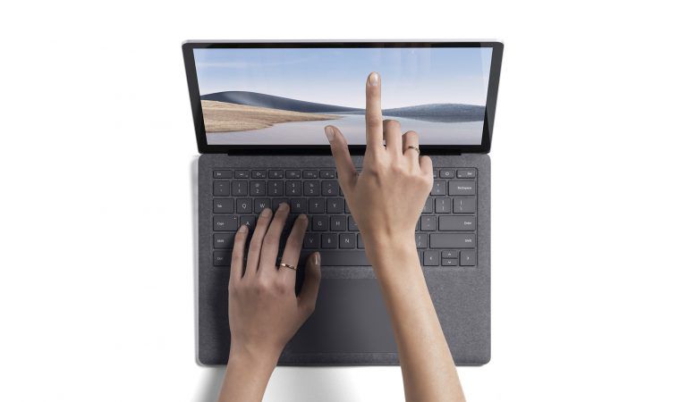 Ylhäältä katsottuna Microsoft Surface Laptop 4.