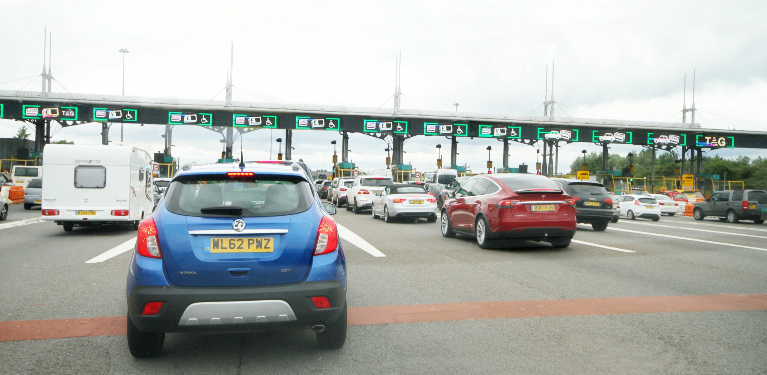 vehicles approaching the severn bridge toll booth 940515964 5b2c02d5a474be00366dcaa6 scaled