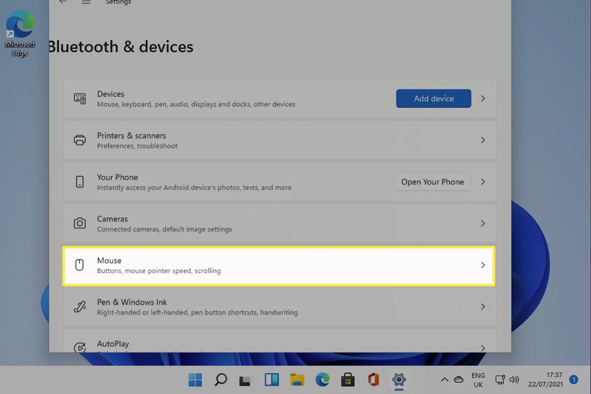 Bluetooth- ja laitteet -valikko Windows 11:ssä, jossa Hiiri on korostettuna.