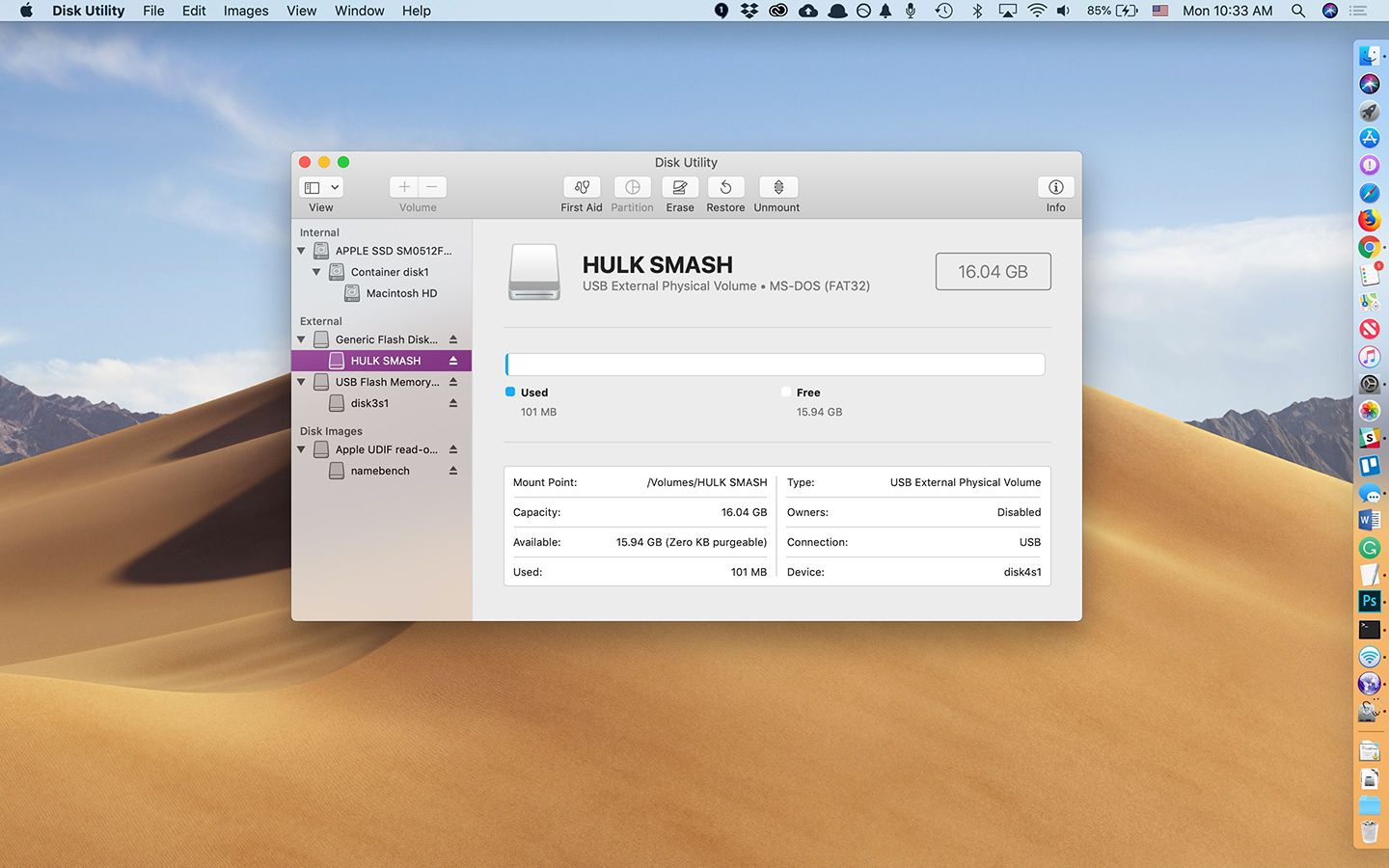 Levytyökalu-ikkuna avautuu macOS-työpöydällä ja 16 Gt:n flash-asema valmiina palautukseen
