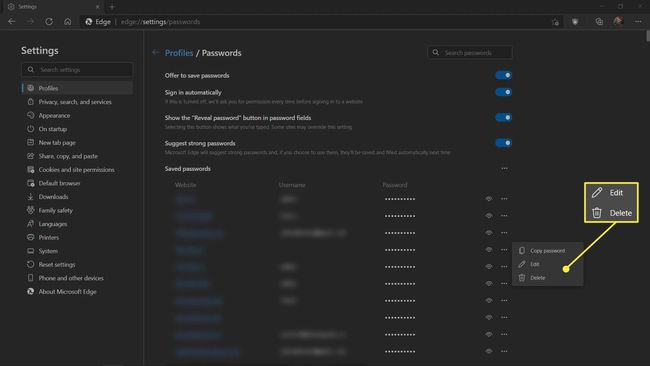 Muokkaa tai poista salasanapainikkeita Microsoft Edgessä.