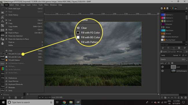 Kuvakaappaus GIMPistä, jossa Täytä FG-värillä -komento korostettuna