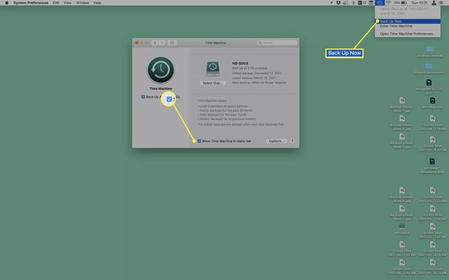 Näytä Time Machine valikkorivillä -valintaruutu ja varmuuskopioi nyt Mac-valikossa