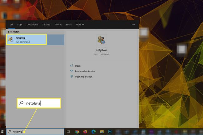 Etsi Windowsin käyttäjäasetusvalikko Netplwz korostettuna hakukentässä