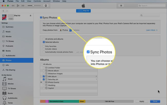 Kuvakaappaus iTunesista, jossa Synkronoi valokuvat -vaihtoehto on korostettuna