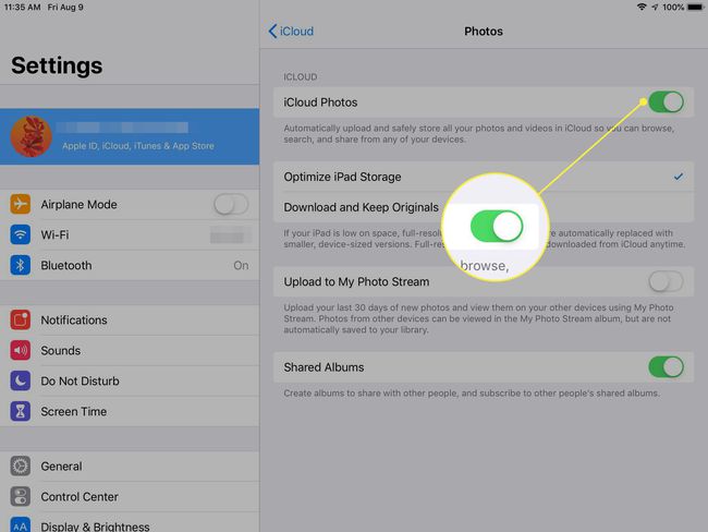 Kuvakaappaus iPad Photos -synkronointiasetuksista, joissa iCloud Photo Switch on korostettuna
