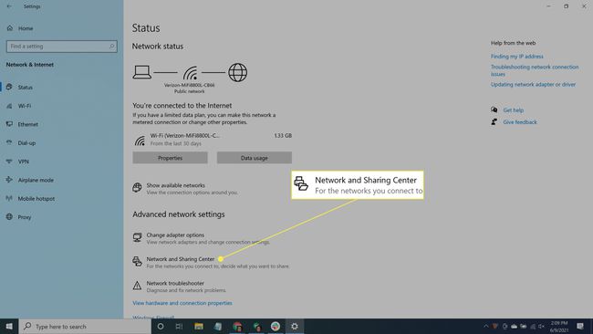 Valitse Windows 10:ssä Verkko- ja jakamiskeskus.