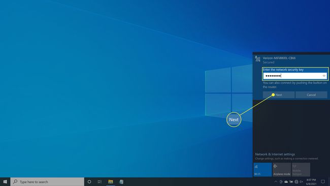 Anna verkkoavain ja valitse Seuraava jatkaaksesi langattoman yhteyden määrittämistä Windows 10:ssä.