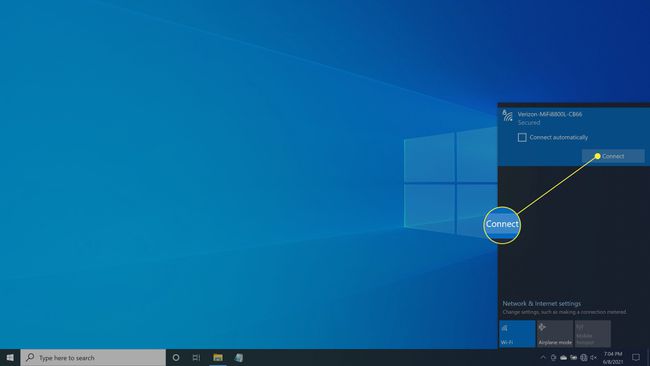 Valitse Yhdistä muodostaaksesi yhteyden langattomaan verkkoon Windows 10:ssä.