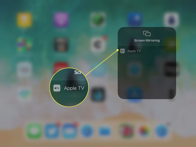 Kuvakaappaus iPadin Screen Mirroring -valikosta Apple TV -vaihtoehto korostettuna