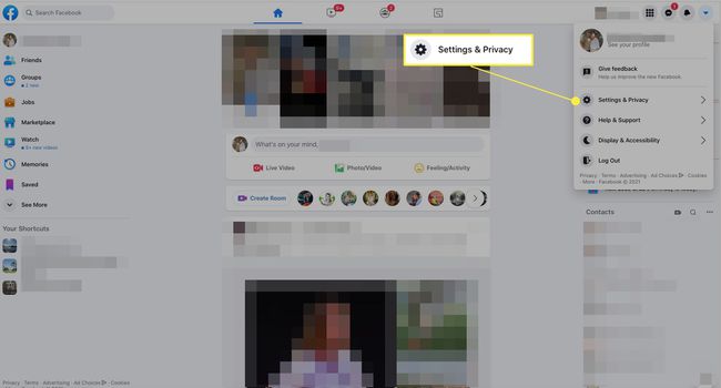 Facebook työpöydällä, jossa Asetukset ja yksityisyys on korostettuna