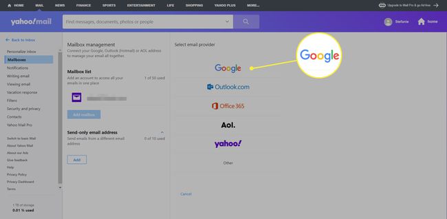 Yahoo Mail -käyttäjä lisää Google-sähköpostitilin