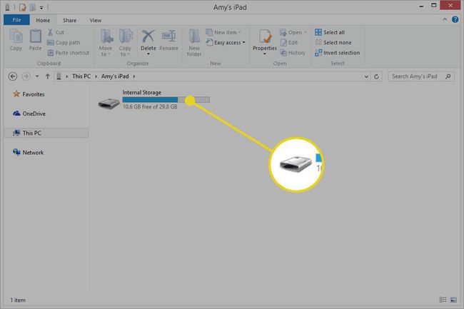 iPad PC:ssä, jossa on merkintä Sisäinen tallennustila