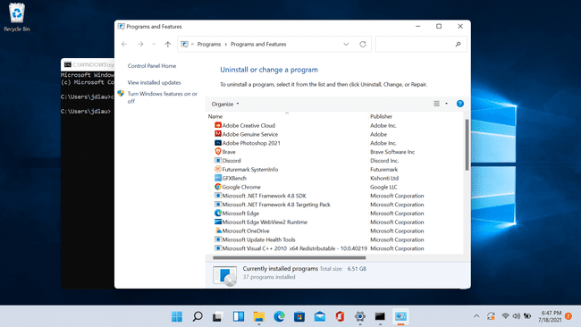 Windows 11:n ohjelmat ja ominaisuudet avattiin komentokehote-ohjauspaneelin komennolla.