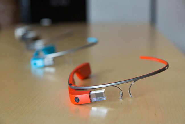 Google Glass Wearables pöydällä.