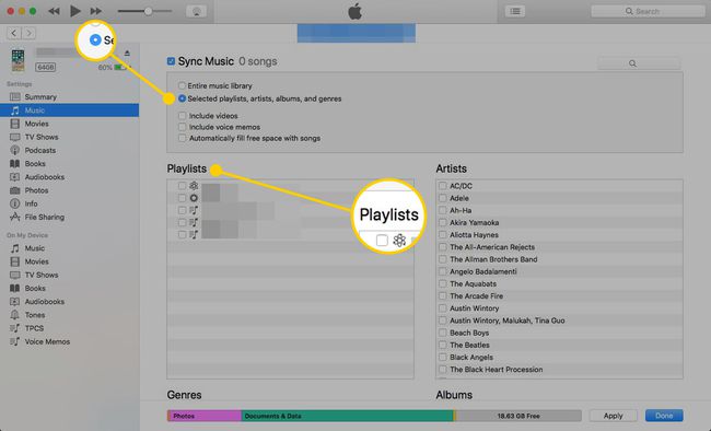 iTunesin musiikkinäyttö, jossa Valitut soittolistat -painike on korostettuna