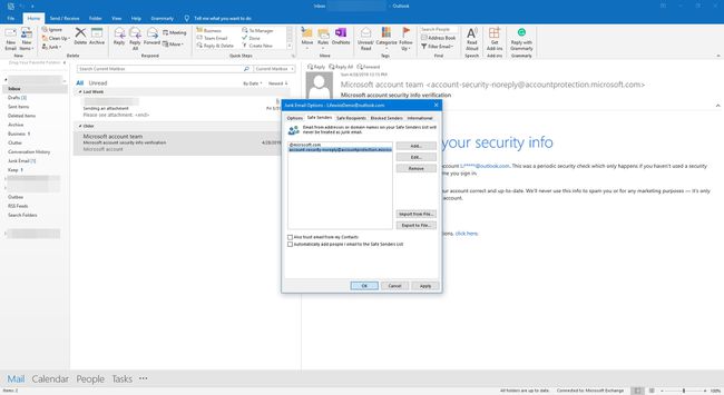 Turvallisten lähettäjien luettelo Outlookissa.