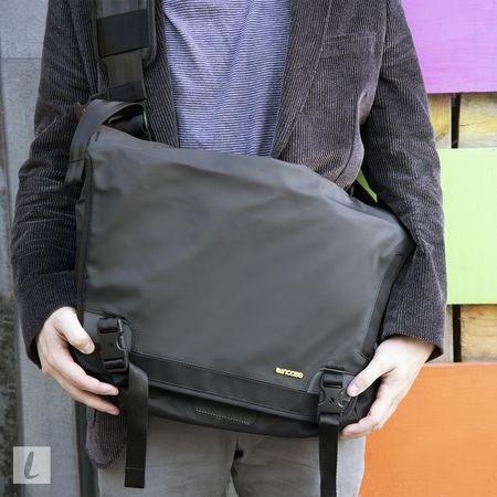 Incase Range Messenger