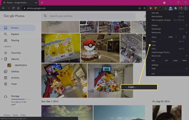 Google Photos -sivusto Google Chrome -selaimessa, jossa valikossa näkyy Chromecast-vaihtoehto.