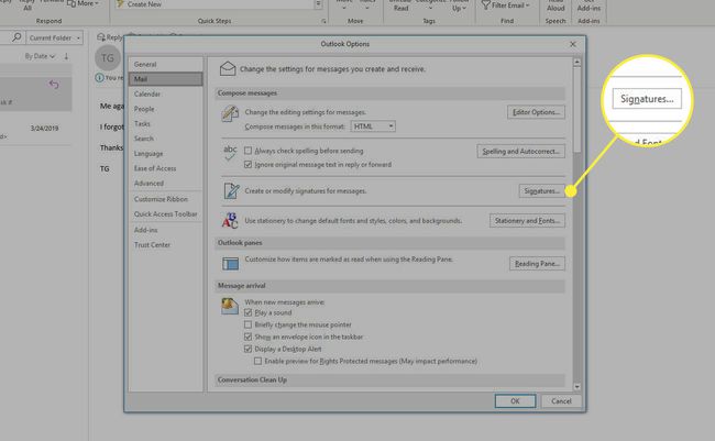 Näyttökaappaus Outlookin vaihtoehdoista, jossa allekirjoituspainike on korostettuna