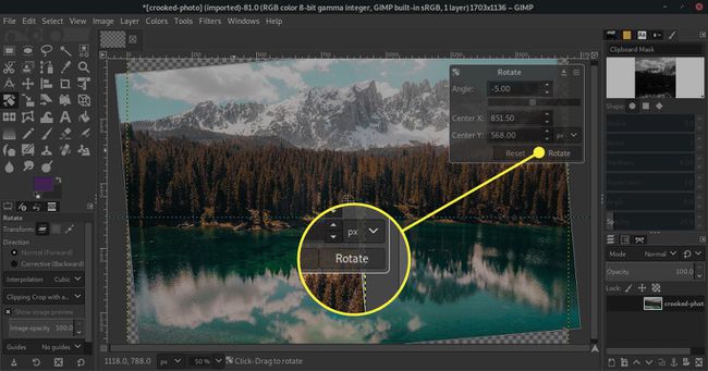 Kuvakaappaus Kierrä-ikkunasta GIMPissä, jossa Kierrä-painike on korostettuna