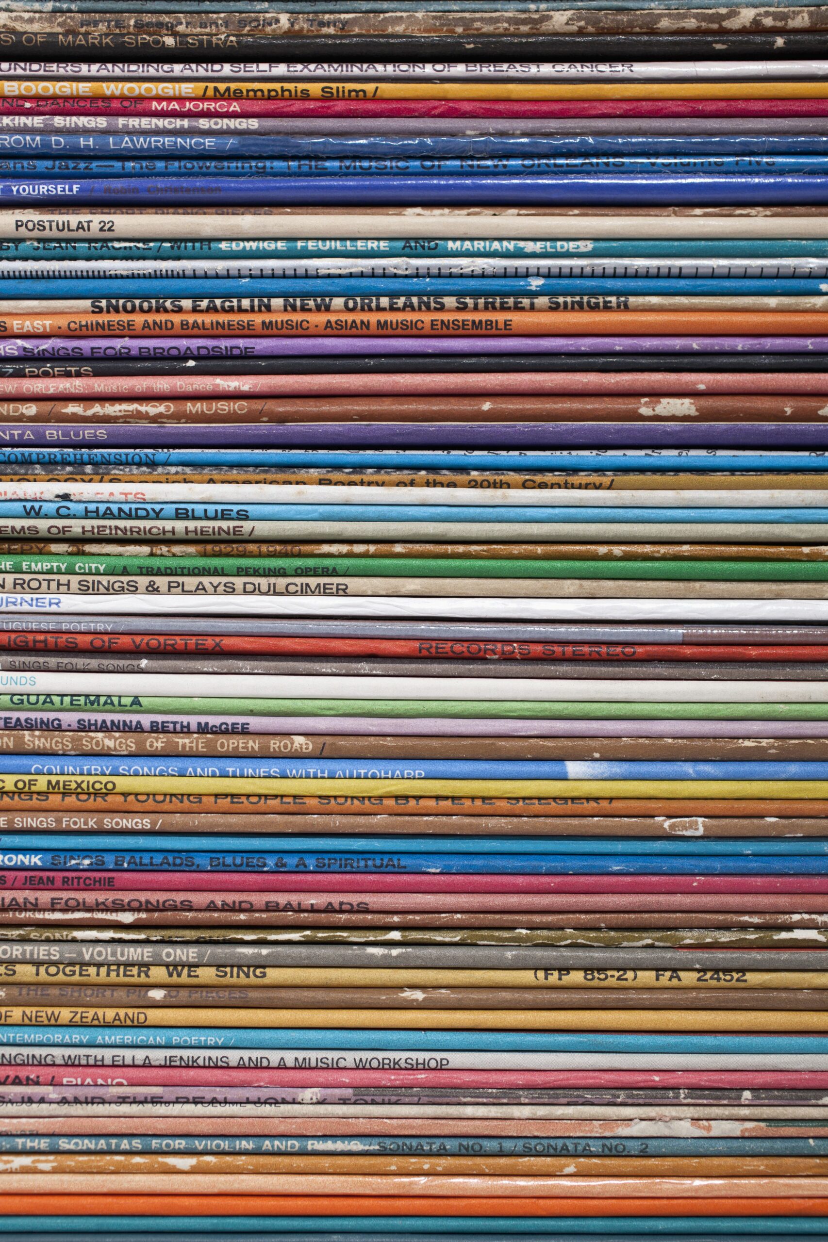 detail of a stack of records 116781089 57d1c3305f9b5829f441cc3b scaled