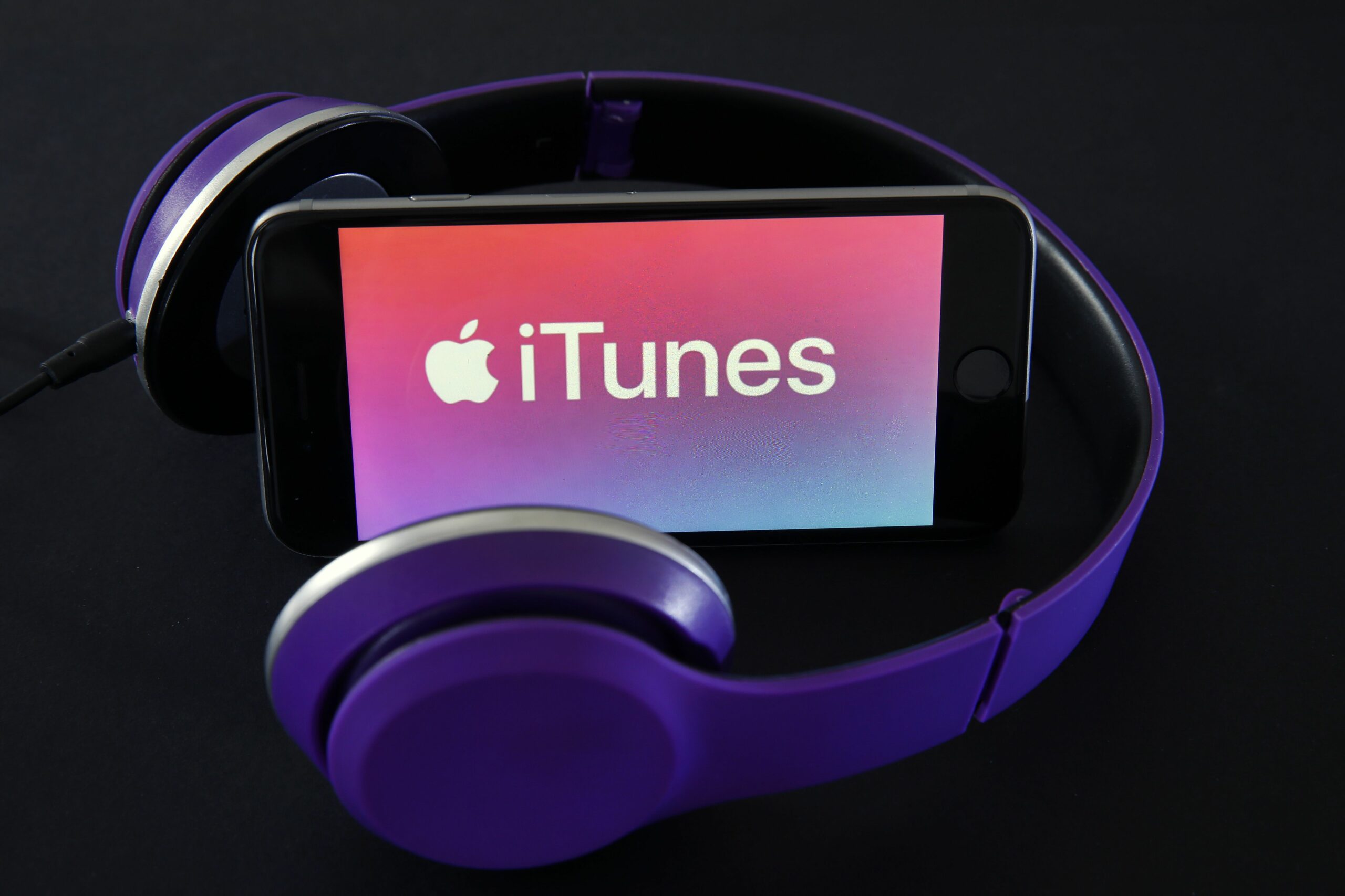 itunes illustration 1153455707 281602a7eee4442e920534c826e59987 scaled