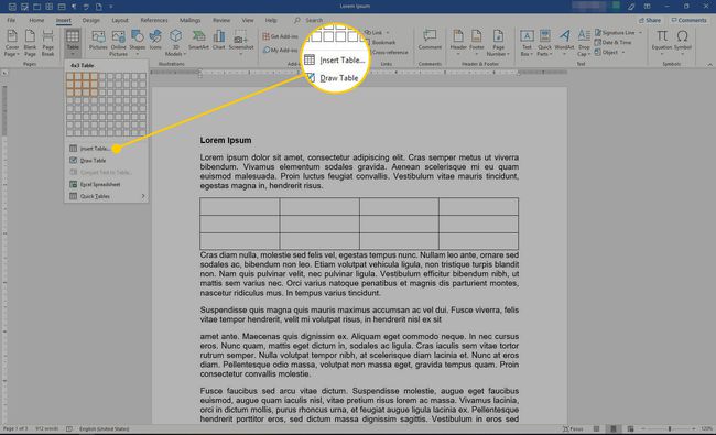 Microsoft Word, jossa Lisää taulukko -vaihtoehto korostettuna