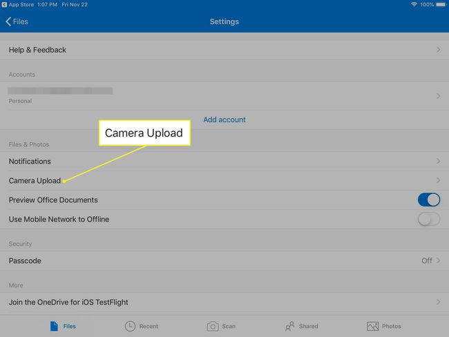 Asetukset OneDrive for iOS -sovelluksessa, jossa kameran lataus korostettuna