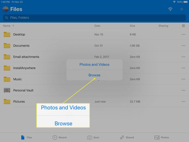 OneDrive for iOS ja latausvaihtoehdot näkyvät