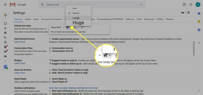 Gmail-asetukset tekstin kokopainikkeella korostettuna