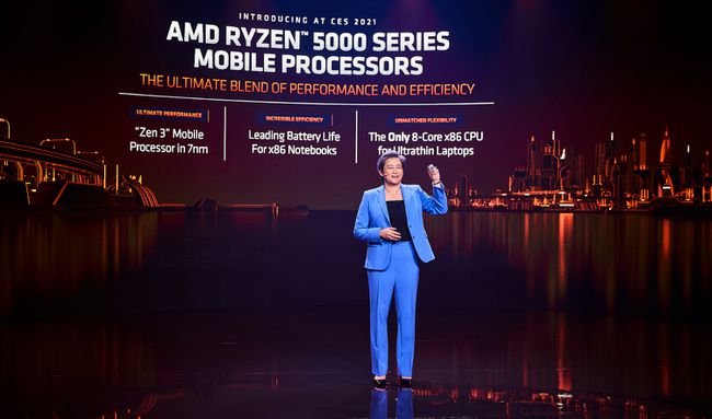 AMD:n toimitusjohtaja Dr.  Lisa Su lavalla CES 2021 -tapahtumassa