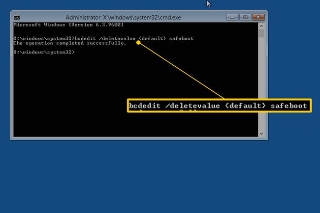 "bcdedit /deletevalue {default} safeboot" -komento Windowsin komentokehotteessa