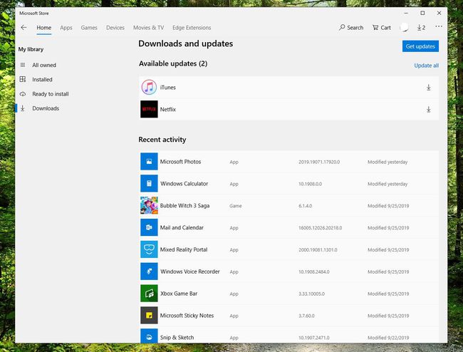 Näyttökaappaus latauksista ja päivityksistä Microsoft Storessa