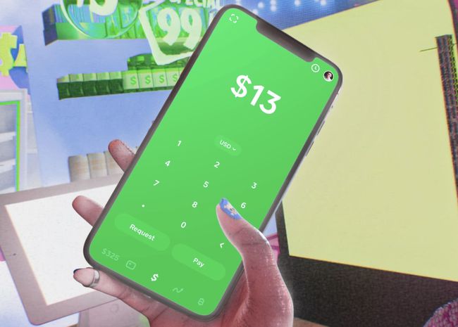 Joku, joka käyttää Cash App -sovellusta älypuhelimellasi.