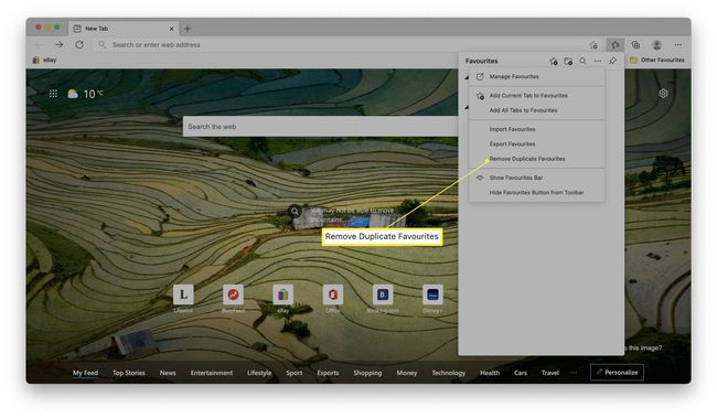 Microsoft Edge, jossa suosikkipalkki on auki ja Poista päällekkäiset suosikit korostettuna